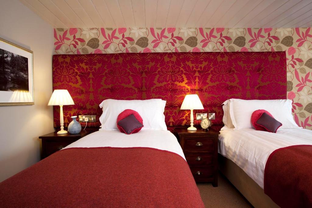 The Three Crowns Hotel Chagford Szoba fotó A bedroom at the hotel