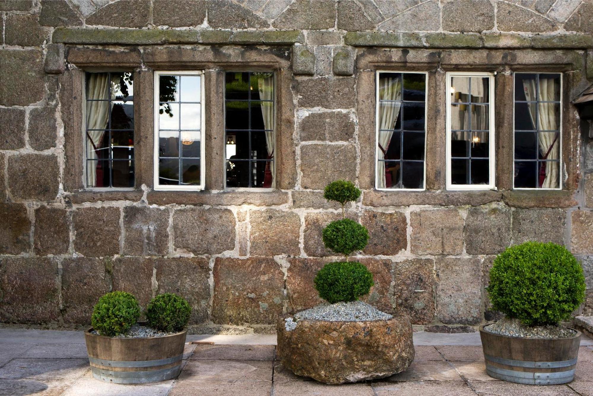 The Three Crowns Hotel Chagford Kültér fotó The old stone mill at the entrance of the brewery