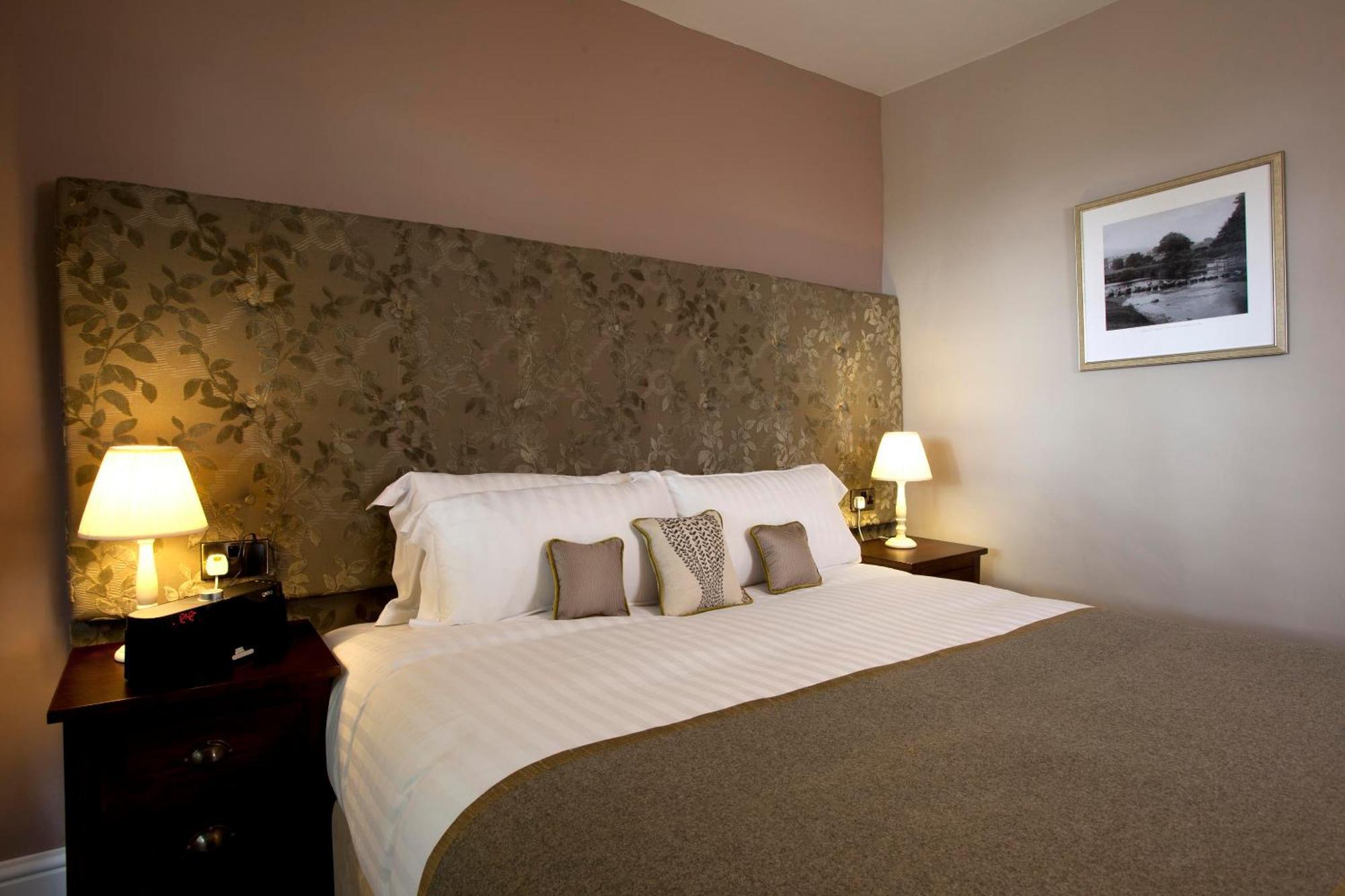 The Three Crowns Hotel Chagford Kültér fotó A bedroom at the hotel