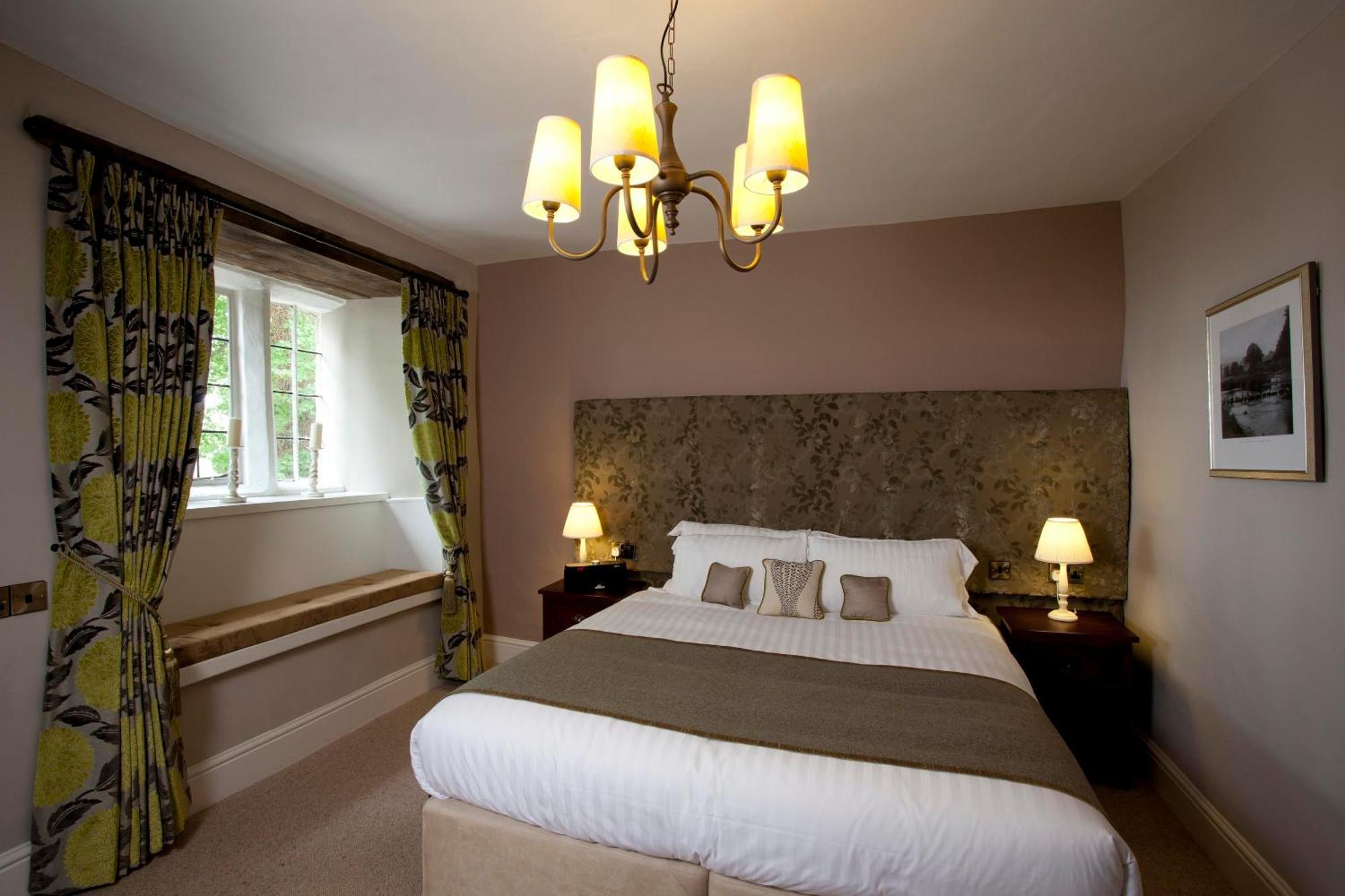 The Three Crowns Hotel Chagford Kültér fotó A bedroom at The Old parsonage