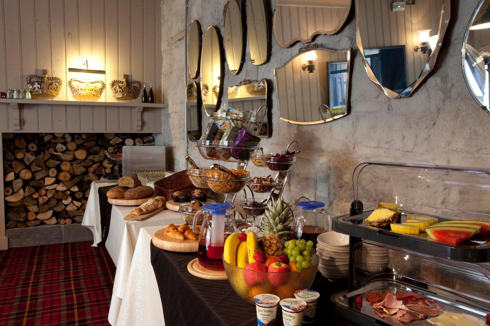 The Three Crowns Hotel Chagford Kültér fotó Breakfast buffet at the hotel