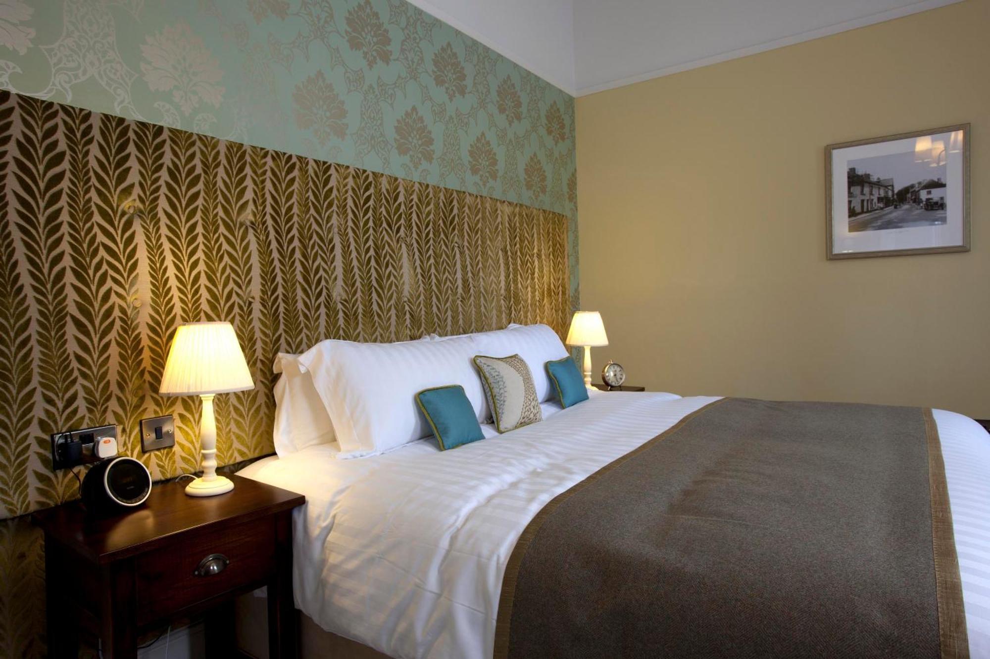 The Three Crowns Hotel Chagford Kültér fotó A bedroom at the hotel