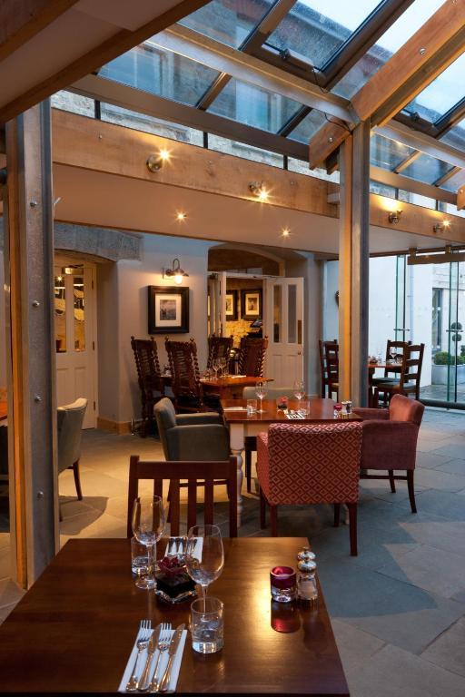 The Three Crowns Hotel Chagford Kültér fotó The restaurant at the River Lee House