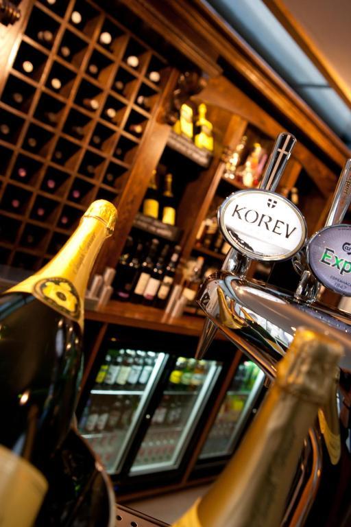 The Three Crowns Hotel Chagford Kültér fotó A bottle of Korov