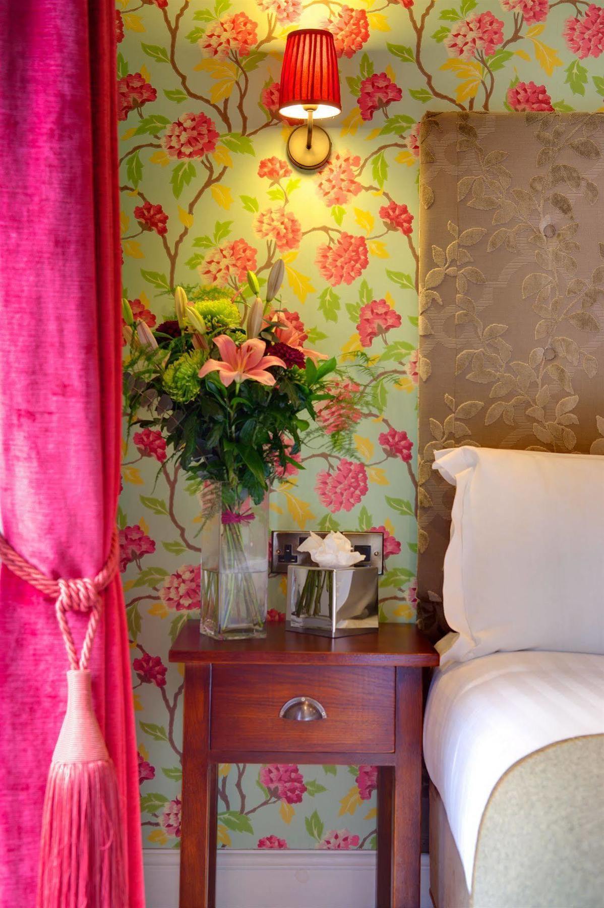 The Three Crowns Hotel Chagford Kültér fotó A bedroom at the hotel